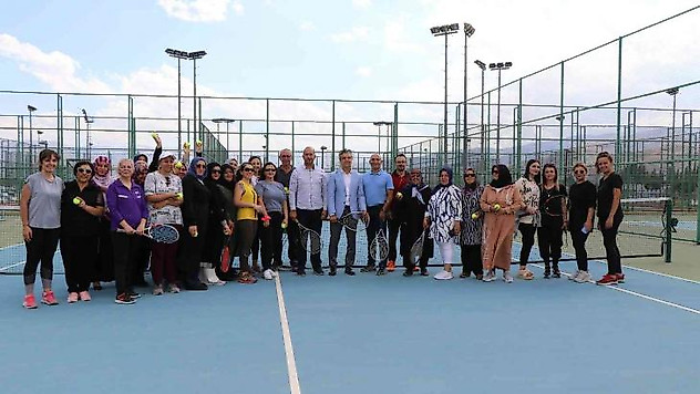 Kilo vermek için tenis oynadılar
