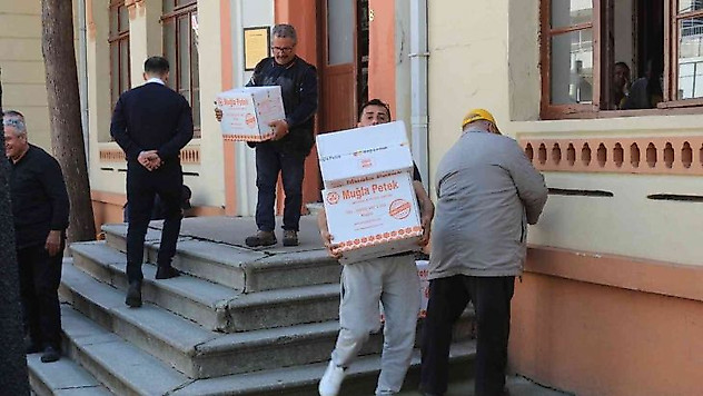Kırklareli'nde 635 kilogram petek dağıtıldı
