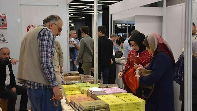 Kitap Fuarı'nda İhlas Medya Grubu standına yoğun ilgi