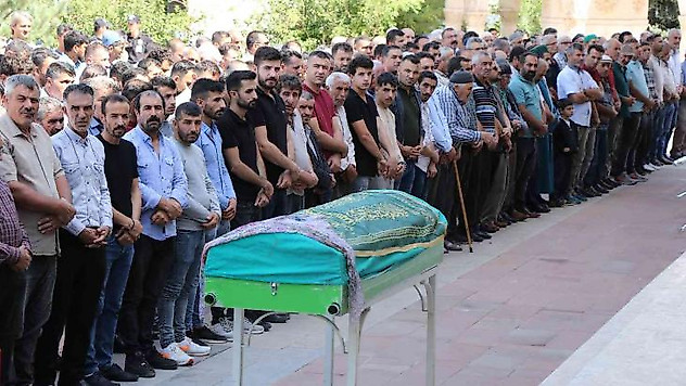 Kocası tarafından öldürülen kadın son yolculuğuna uğurlandı