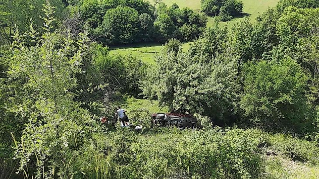 Kontrolden çıkan otomobil şarampole yuvarlandı: 3 yaralı