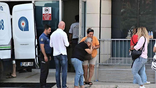 Kontrolden çıkan otomobil sürücüsü genç kadın hayatını kaybetti