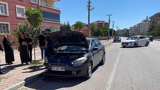 Konya'da 2 otomobil çarpıştı: 1 yaralı