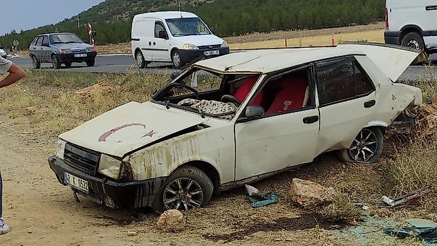 Konya'da otomobil şarampole devrildi: 2 yaralı