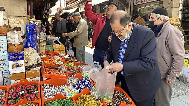 Konya'nın tarihi pazarlarında bayram hareketliliği