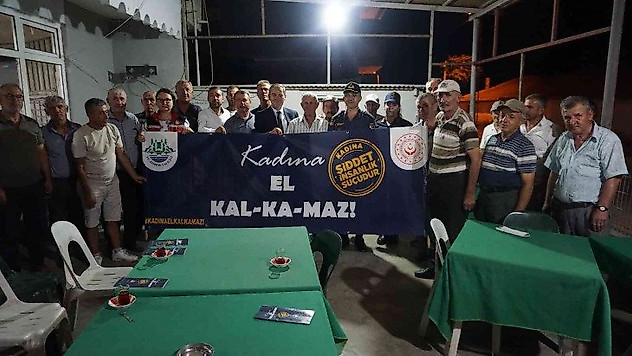 Köylü erkeklere, kadına yönelik şiddetle mücadele eğitimi
