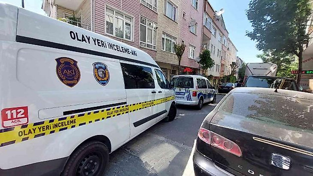 Küçükçekmece'de, içinde çocuk ve kadın olan araca silahlı saldırı