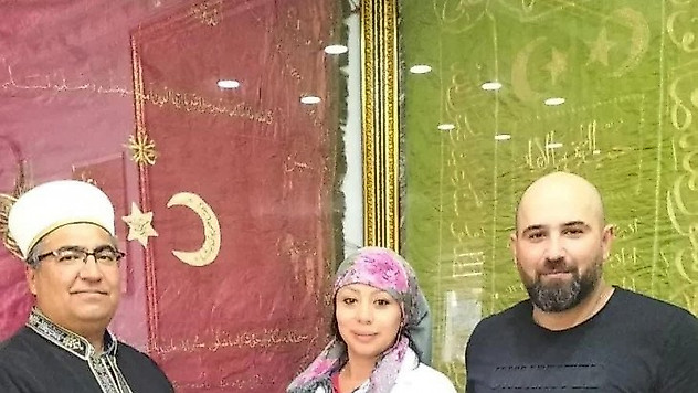 Kur'an okuyunca huzur bulduğunu söyleyen kadın Müslüman oldu
