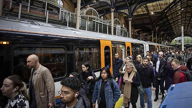 Londra'da metro çalışanları 24 saatlik greve gitti