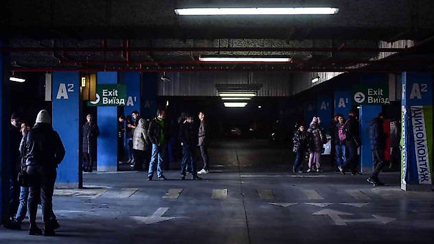 Lviv'de halk, sirenler sonrası AVM otoparkına sığındı
