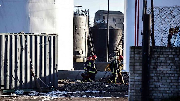 Lviv'de vurulan yakıt deposu yangın sonrası görüntülendi