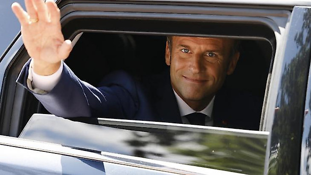 Macron, Başbakanın istifasına reddetti