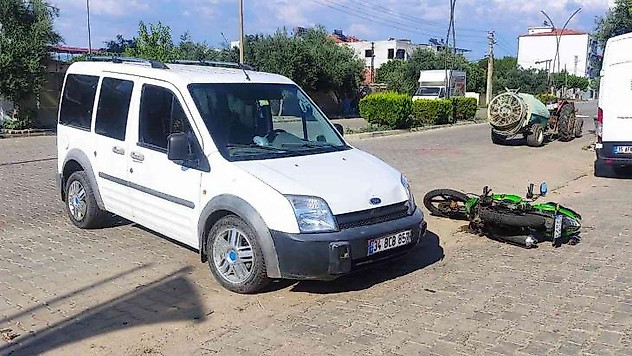 Manisa'da otomobil ile motosiklet çarpıştı: 2 yaralı