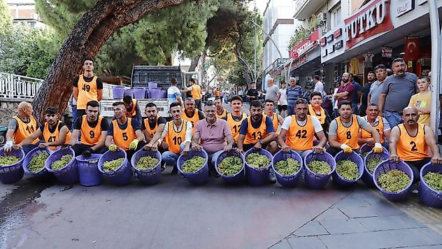 Manisa üzümünü tanıtmak için koştular