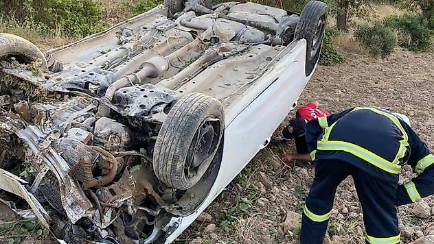 Mardin'de otomobil şarampole yuvarlandı: 2 yaralı