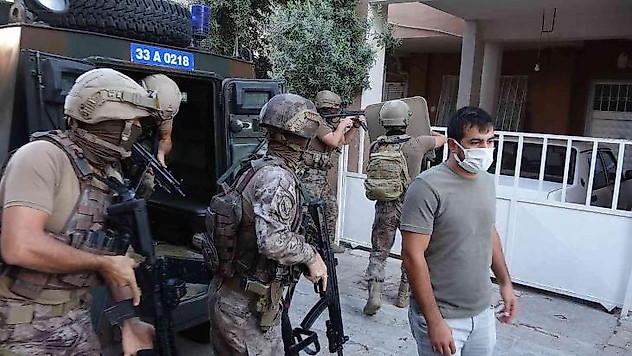 Mersin'de 111 adrese dev uyuşturucu operasyonu