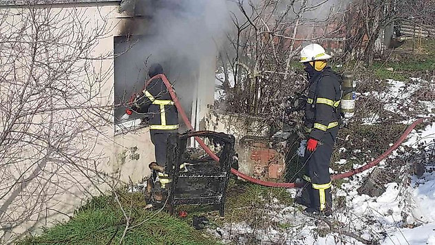 Metruk bina alevlere teslim oldu