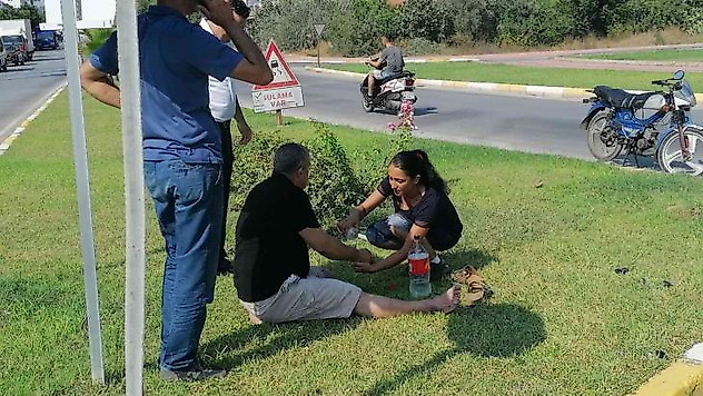 Meydana gelen kazalar marketçi kadını isyan ettirdi: 'Bu kavşakta kaza görmekten bıktık'