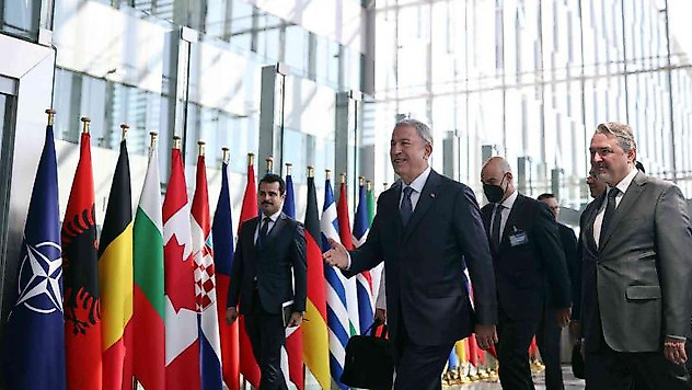 Milli Savunma Bakanı Akar, NATO Karargahı'nda