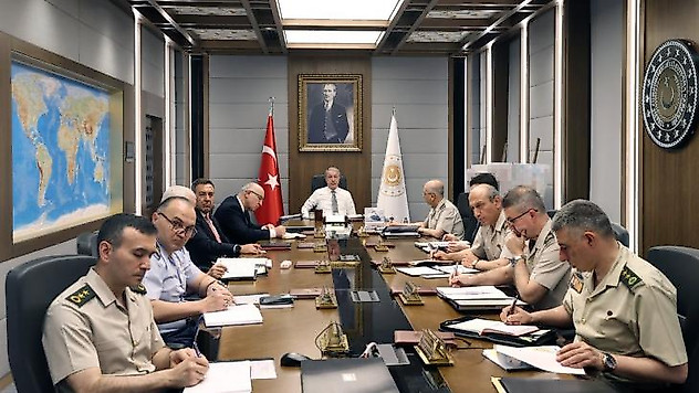 Milli Savunma Bakanı Hulusi Akar başkanlığında video telekonferans toplantısı düzenlendi