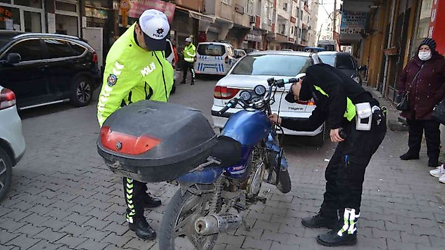 Motosikletinin değeri kadar ceza yedi