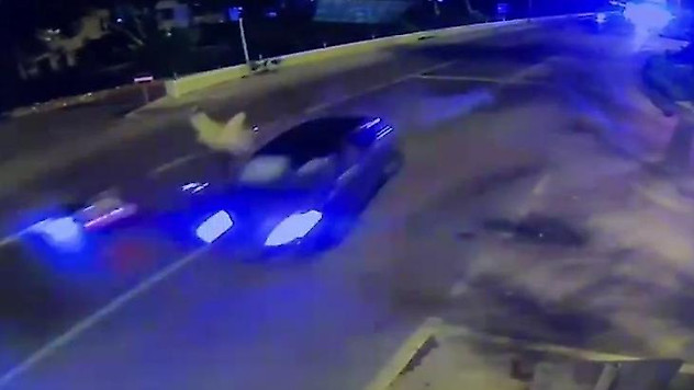 Motosikletliyle otomobile çarpan Rus turist hayatını kaybetti...Kaza anı kameralara yansıdı