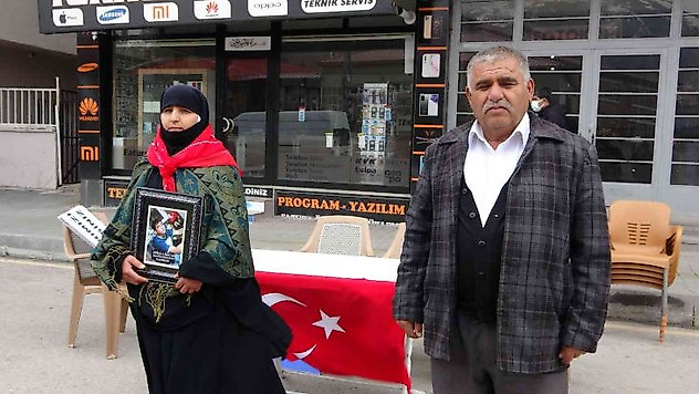 Muş'ta annelerin evlat nöbeti sürüyor
