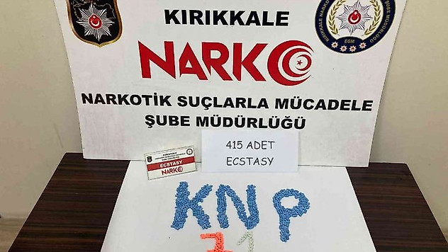 Narkotik köpeği 'Adam' 415 adet uyuşturucu hap buldu