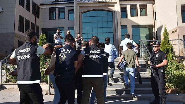 Nevşehir'in en büyük narkotik operasyonunda gözaltına alınan 33 şüpheli adliyeye sevk edildi