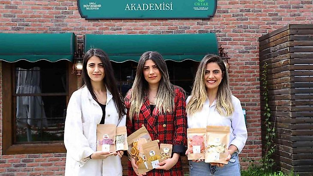 Okumak için Ordu'ya gelen 3 kız kardeş iş sahibi oldu