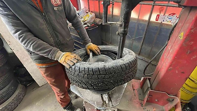 Oto lastikçilerde değişim yoğunluğu yaşanıyor