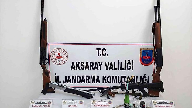 Oto tamirci dükkanında uyuşturucu ve silah ticareti