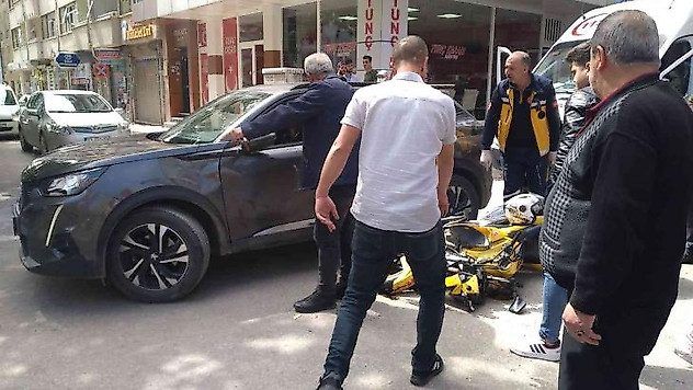Otomobil ile motosiklet çarpıştı: 1 yaralı