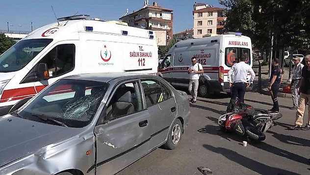 Otomobil ile motosiklet çarpıştı: 2 yaralı