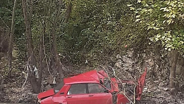 Otomobil, Melen çayına uçtu: 1 yaralı