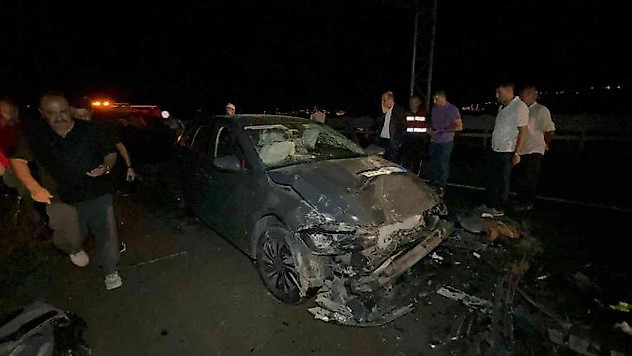 Otomobilde sıkışan yaralı hastanede hayatını kaybetti
