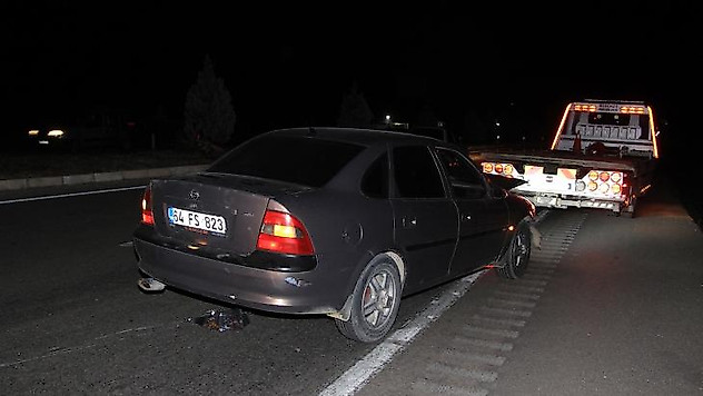 Otomobilin çarptığı elektrikli bisikletteki anne-oğul hayatını kaybetti