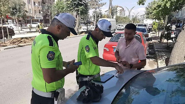 Otomobilin çarptığı kadın yaralandı