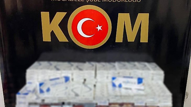 Otomobilin her yerinden kaçak sigara çıktı