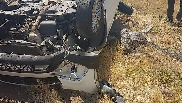 Otomobilin takla atma anı güvenlik kamerasında