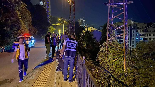 Otomobille ormanlık alana uçtu, 8 metre yüksekliği tırmanarak hastaneye gitti