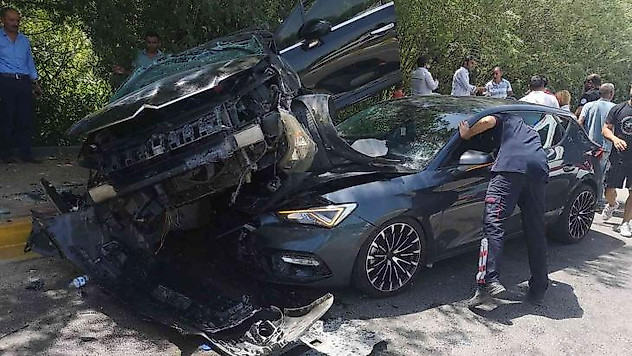 Otomobiller çarpıştı: 2 yaralı