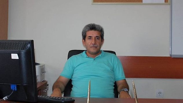 Profesör mezarlıkta define ararken yakalandı