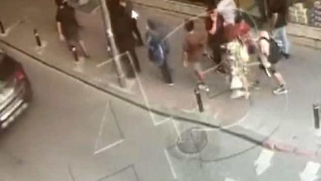 (Özel) Şişli'de telefon hırsızına suçüstü kamerada: Güven timlerinden kaçamadı