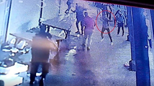 Pazar yerinde pompalı dehşeti kamerada