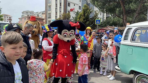 Pendik'te çocuklara bayram sürprizi