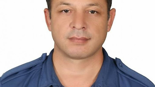 Polis memuru evinde ölü bulundu