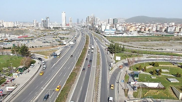 Ramazan ayının ilk gününde İstanbul'da trafik yollar boş kaldı