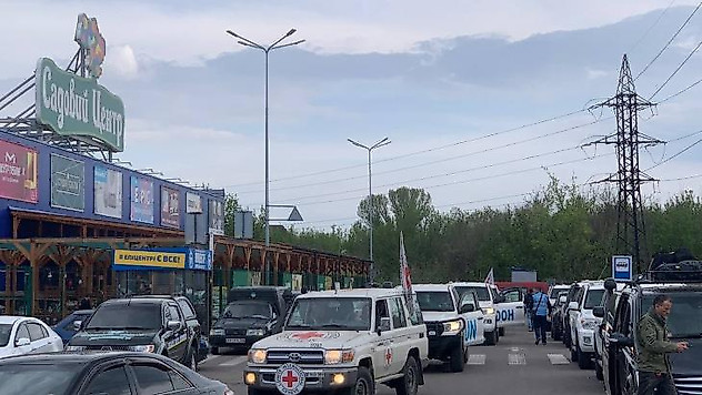 Rus kuşatması altındaki Azovstal fabrikasından tahliye edilen siviller Zaporijya'ya ulaştı