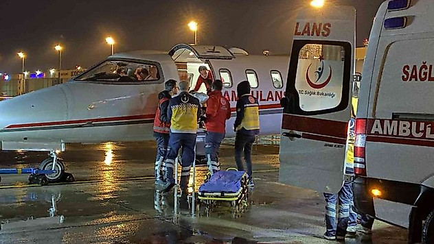 Sağlık Bakanlığı harekete geçti: Fas ve Mısır'daki iki Türk hasta, tedavileri için ambulans uçakla Türkiye'ye getirildi